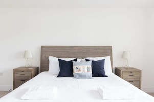 5 habitaciones, escritorio y acceso a internet