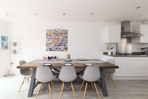 House | 5 bedrooms, Internet