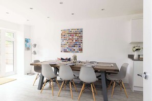 House | 5 bedrooms, Internet