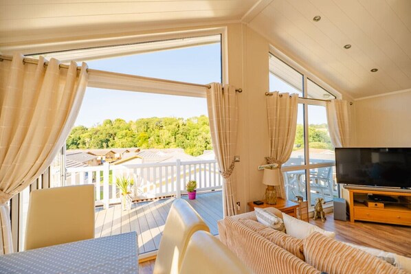 TV, fireplace - Spacious 6 Bed Lodge - Stepaside (Pembrokeshire)