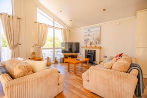 TV, fireplace - Spacious 6 Bed Lodge - Stepaside (Pembrokeshire)