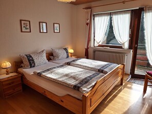2 bedrooms, WiFi, bed sheets - Christianshof - Holiday Apartment '3' with Mountain View, Shared Garden and Wi-Fi (Oppenau)