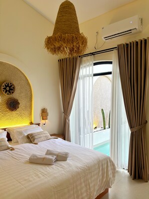 Chambre familiale, vue sur la piscine | Accès au Wi-Fi (inclus)