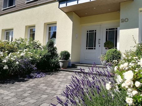 Exterior detail. Apartment with 2 Bedrooms, Sleeps up to 4 Guests