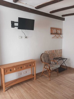 Quarto casal conforto, vista para o jardim | Wi-Fi de cortesia, acesso para cadeiras de rodas