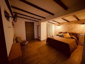 Free WiFi, wheelchair access