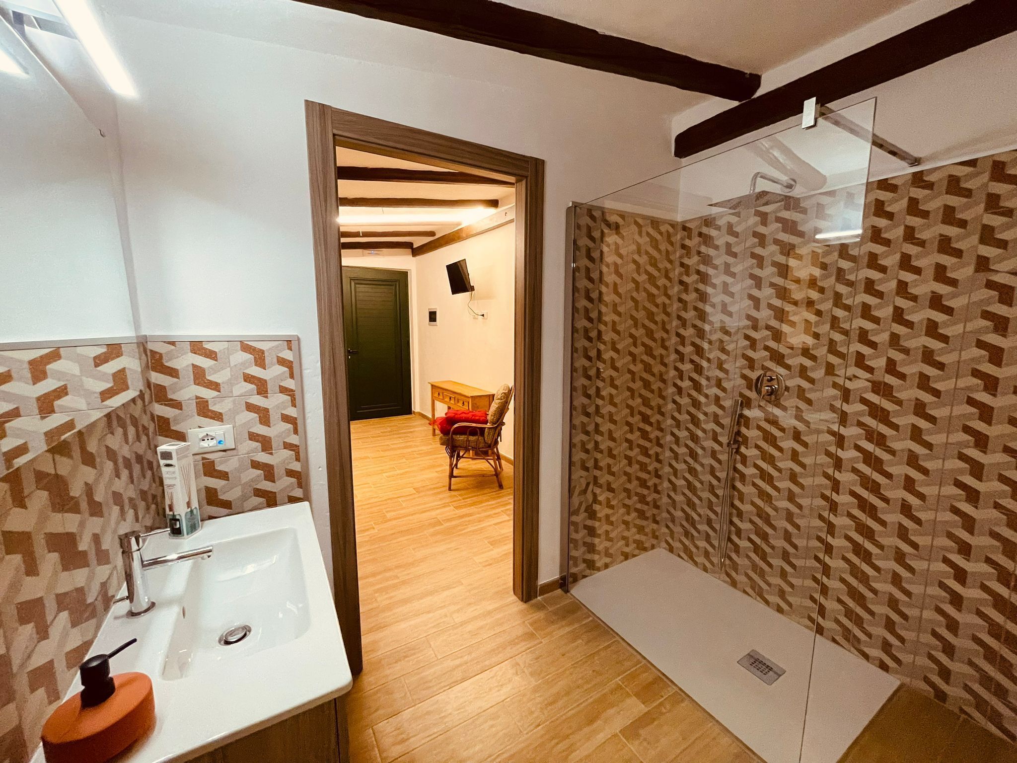 Een minibar, gratis wifi, rolstoeltoegankelijk