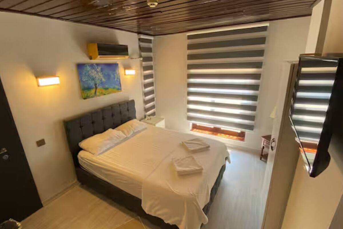 Double or Twin Room | In-room safe, laptop workspace, iron/ironing board, free WiFi