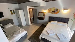 三人房 | 客房內保險箱、筆電工作空間、熨斗/熨衣板、免費無線上網
