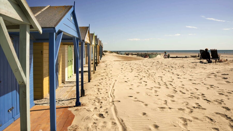 Spacious 4-bed Near City Sea