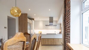 Hus | 4 soverom og internett