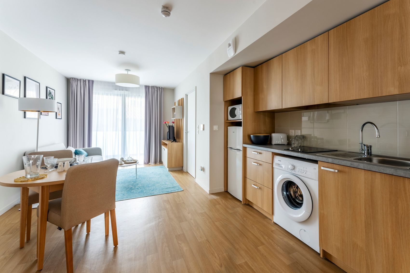 Se ofrece un desayuno continental (8 EUR por persona)