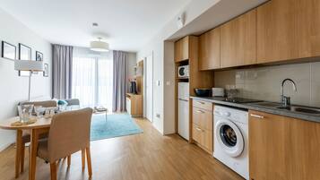 Daily continental breakfast (EUR 8 per person)