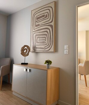 Soundproofing, free WiFi