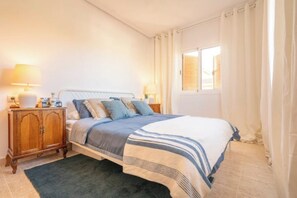 2 bedrooms, iron/ironing board, Internet