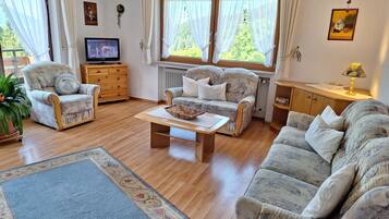 TV, mesa de pingue-pongue