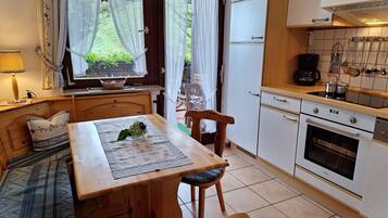 Frigorifero, forno, piano cottura, lavastoviglie