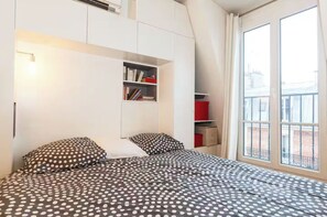 1 bedroom, iron/ironing board, WiFi, bed sheets - Ciel et Charme, PARIS INTRA-MUROS, nice area, elevator, air conditioning (Paris)
