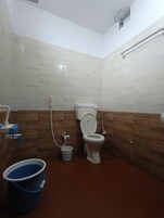 Ducha, artículos de tocador gratuitos, toallas, jabón