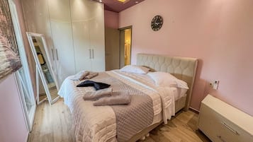 4 habitaciones, escritorio, tabla de planchar con plancha y wifi gratis