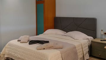 4 dormitorios, escritorio, tabla de planchar con plancha y wifi gratis