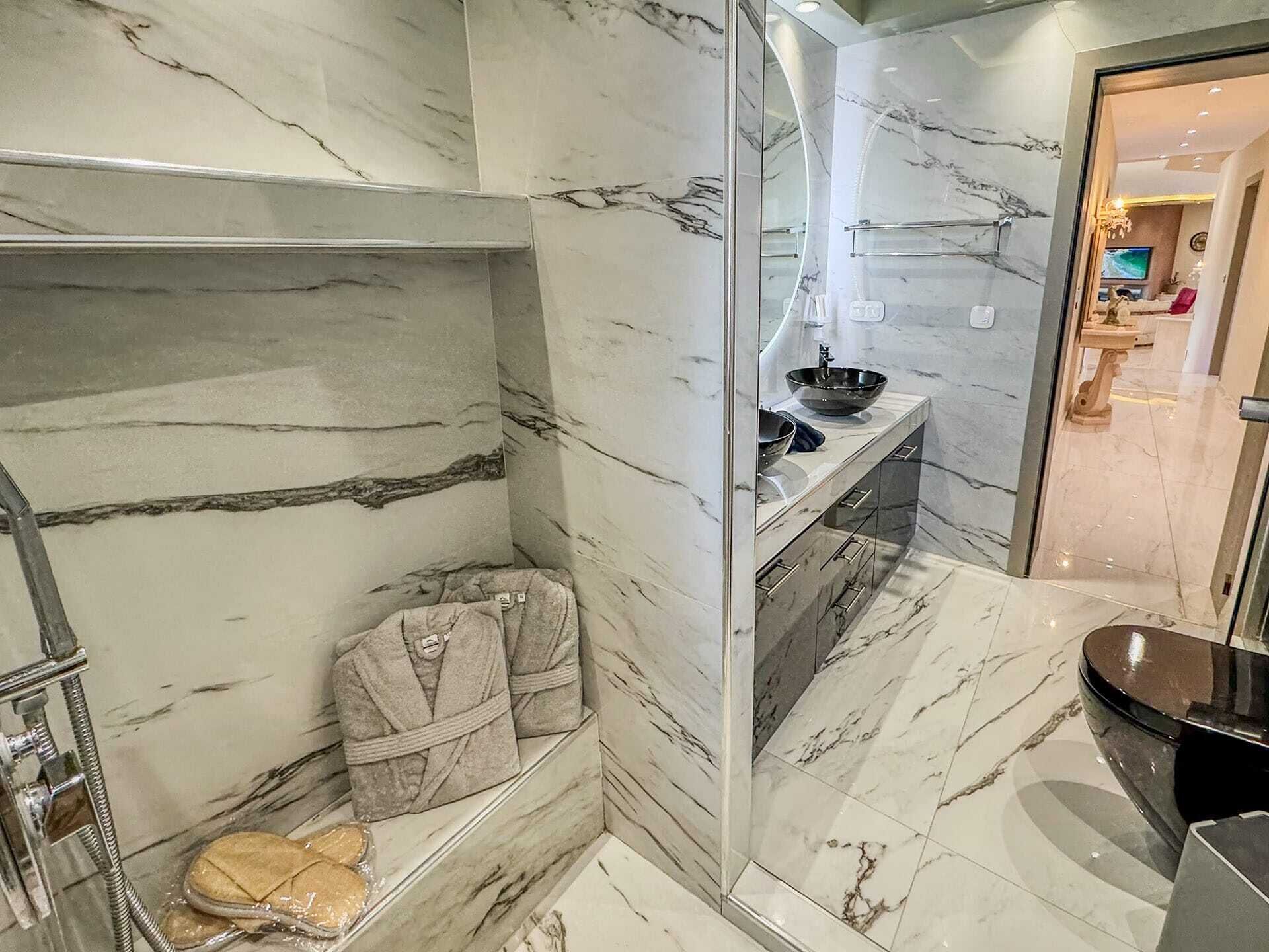 Shower, hair dryer, towels