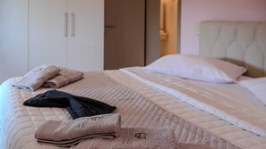 4 chambres, bureau, fer et planche Ă repasser, accĂšs au Wi-Fi (inclus)