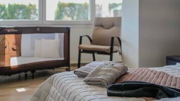 4 bedrooms, desk, iron/ironing board, free WiFi