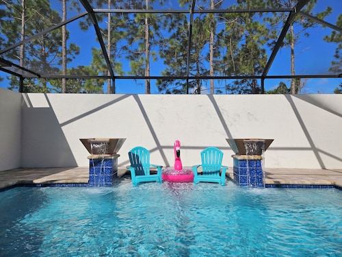 Luxurious pool oasis by the springs