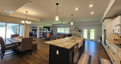 Luxurious *heated* pool oasis by the springs