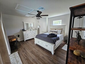 3 bedrooms, iron/ironing board, Internet, bed sheets