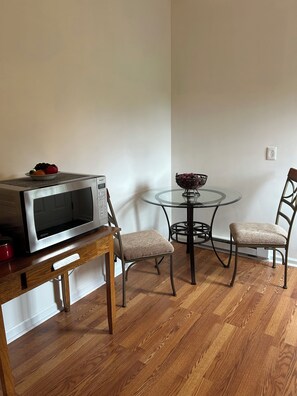 Dining - Soothing 1-bedroom cottage in Nazareth (Nazareth)