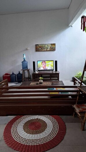 TV - Bringin House Jogja (Yogyakarta)