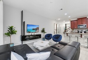 TV, offices - Dream Getaway Near Clubhouse (Kissimmee)