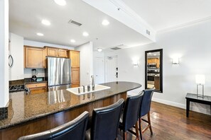 Fridge, microwave, stovetop, dishwasher