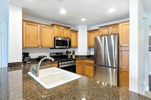 Fridge, microwave, stovetop, dishwasher