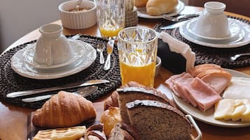 Petit déjeuner complet compris tous les jours
