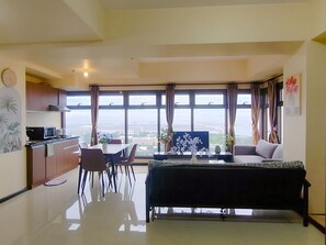 Signature Condo, 1 Bedroom, Non Smoking, Kitchen | Living room | 30-inch flat-screen TV with digital channels - Levi&Moon's Haven in the Sky 2Bath (Pasay)