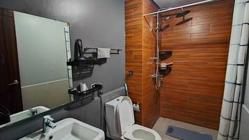 Ducha, artículos de tocador gratuitos, toallas, jabón