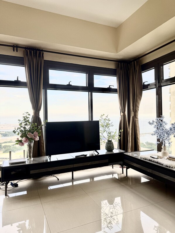 Signature Condo, 1 Bedroom, Non Smoking, Kitchen | Living room - Levi&Moon's Haven in the Sky 2Bath (Pasay)