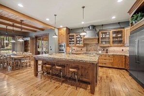 Fridge, microwave, oven, stovetop - Sunstone Hideaway with Hot Tub, Firepit & Pool Table (Sunriver)