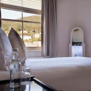 Habitación doble Confort, vista a la colina | Tabla de planchar con plancha y wifi gratis 