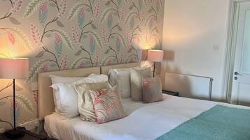 Habitación ejecutiva con 1 cama matrimonial o 2 individuales, vista al mar | Tabla de planchar con plancha y wifi gratis