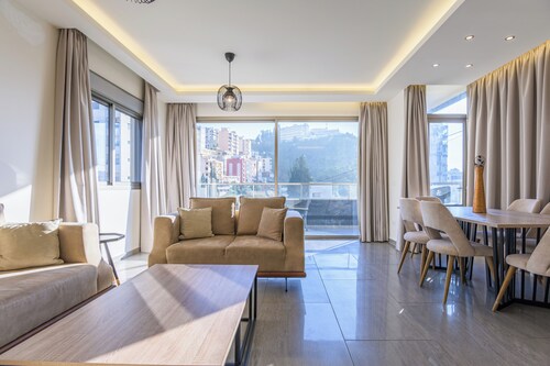 Elevate - Sleek 2-BR Apt by Santa Maria, Jal el Dib