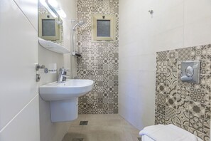 Apartment, 2 Bedrooms, Kitchen, City View | Bathroom