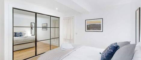 3 soverom, strykejern/-brett, wi-fi og sengetøy