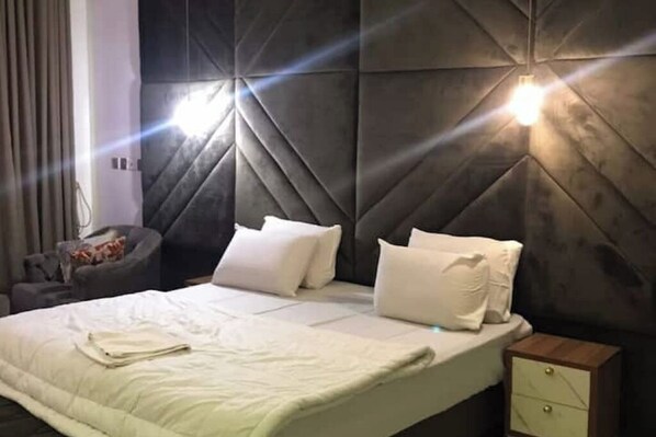 Ferros/tábuas de passar roupa, Wi-Fi, roupa de cama