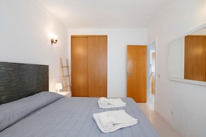 4 dormitorios, tabla de planchar con plancha, wifi y ropa de cama