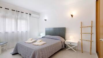 4 slaapkamers, een strijkplank/strijkijzer, wifi, beddengoed