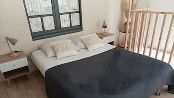 3 bedrooms, iron/ironing board, WiFi, bed sheets